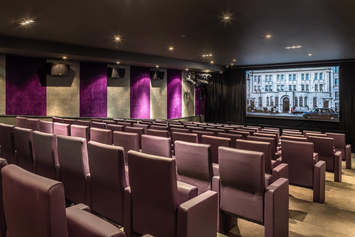 Кинозал в отеле. Genesis Cinema, Лондон. Cinema London. Screening Room.